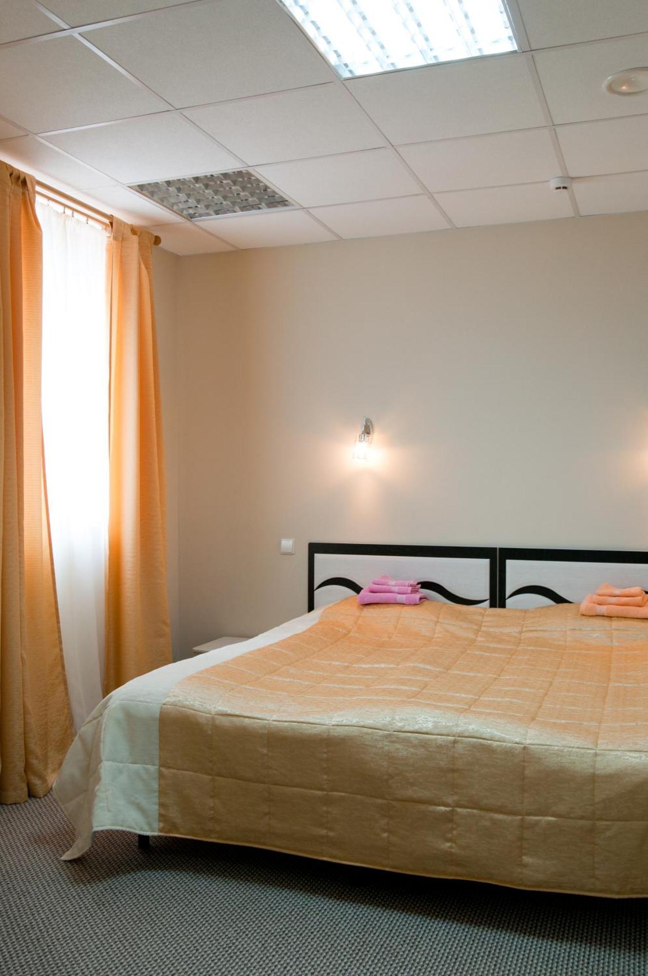 Avenue Hotel Zaslawye Esterno foto