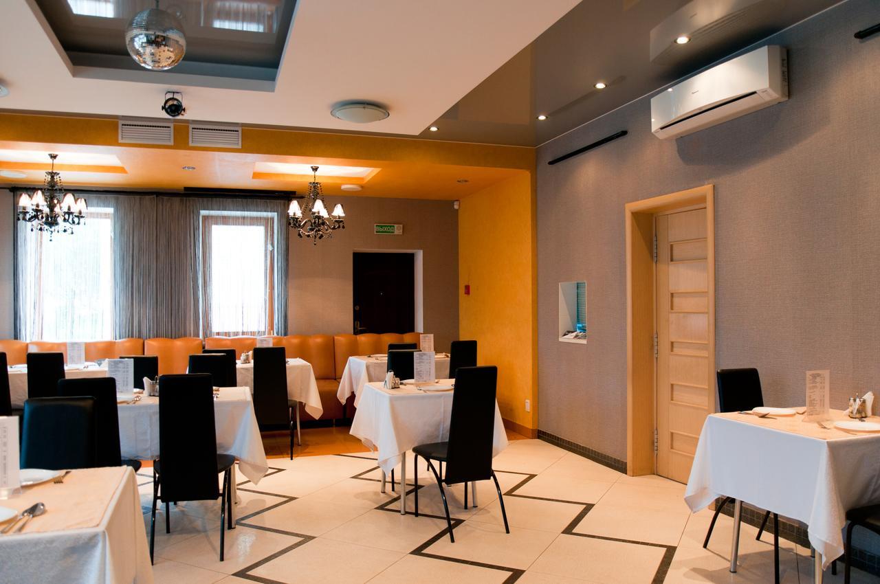 Avenue Hotel Zaslawye Esterno foto